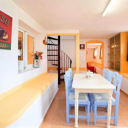 Semesterbostad Spacious In